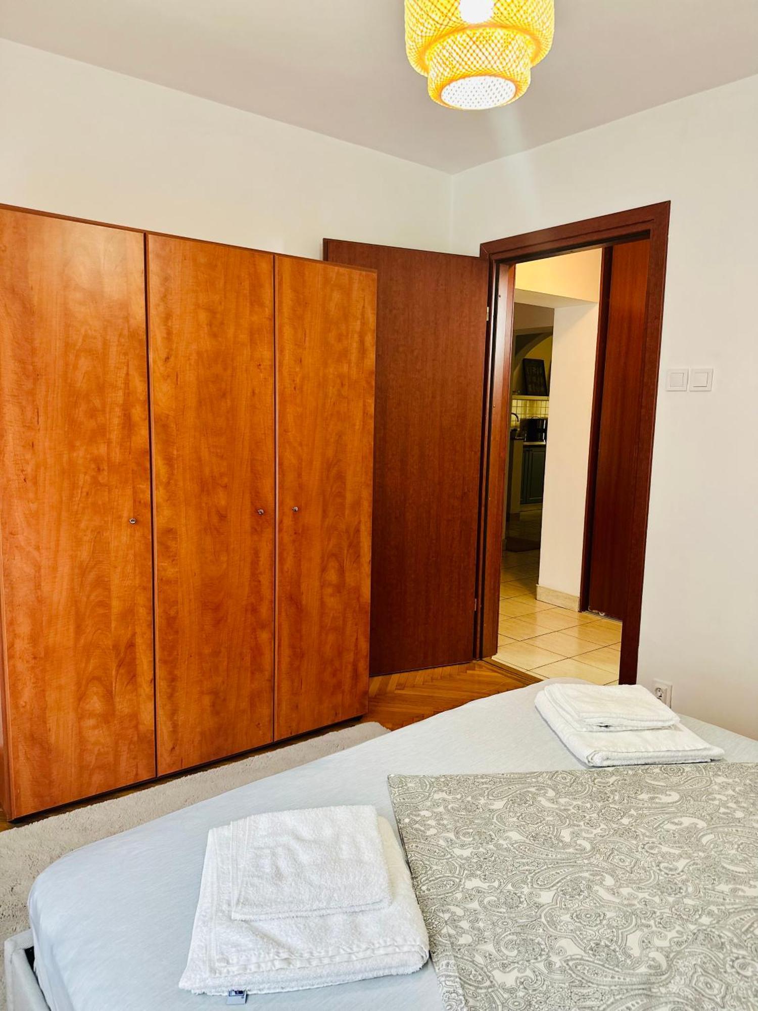 Tranquil Unirii Residence - Elegant & Spacious Living With Parking Steps From Parliament Boekarest Buitenkant foto