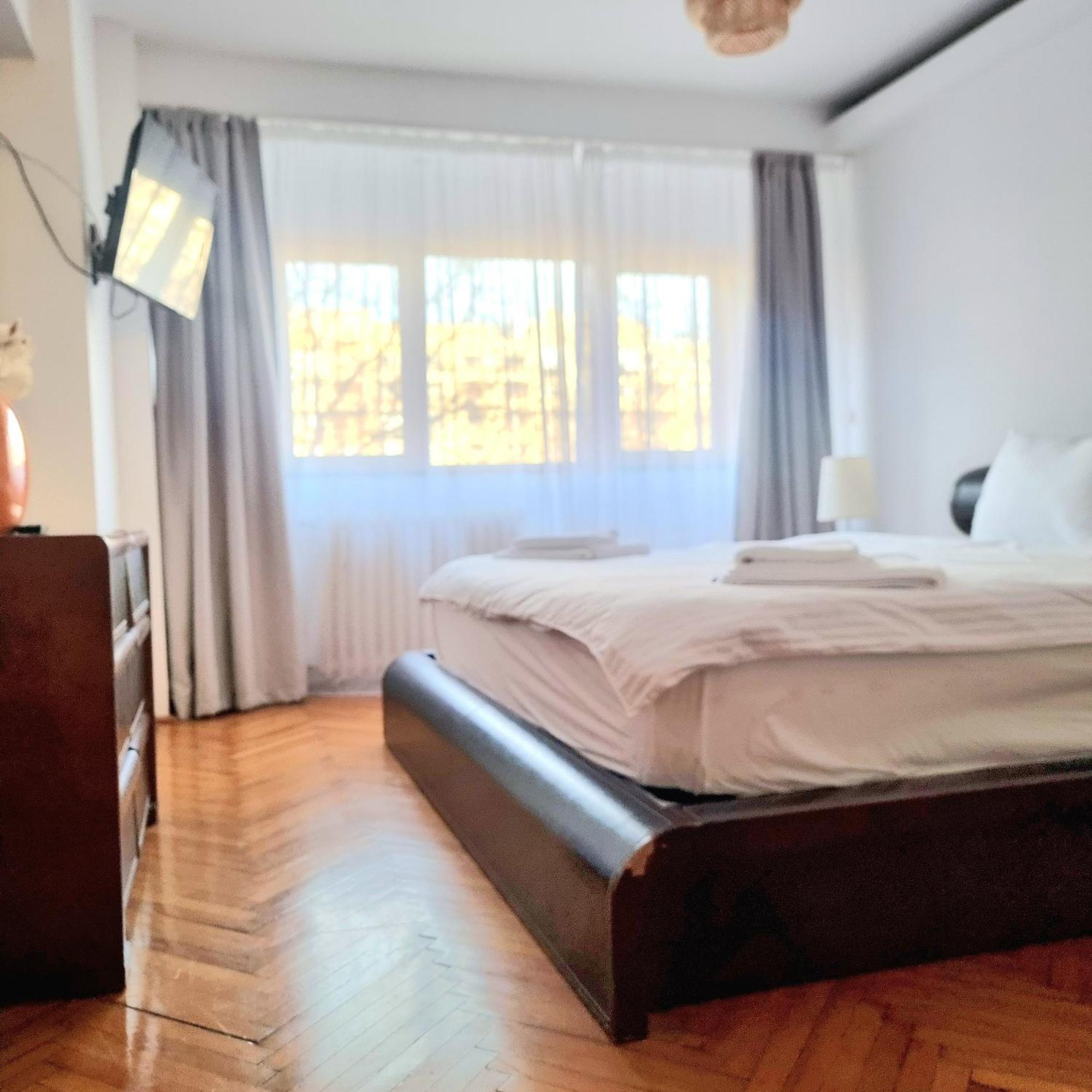 Tranquil Unirii Residence - Elegant & Spacious Living With Parking Steps From Parliament Boekarest Buitenkant foto