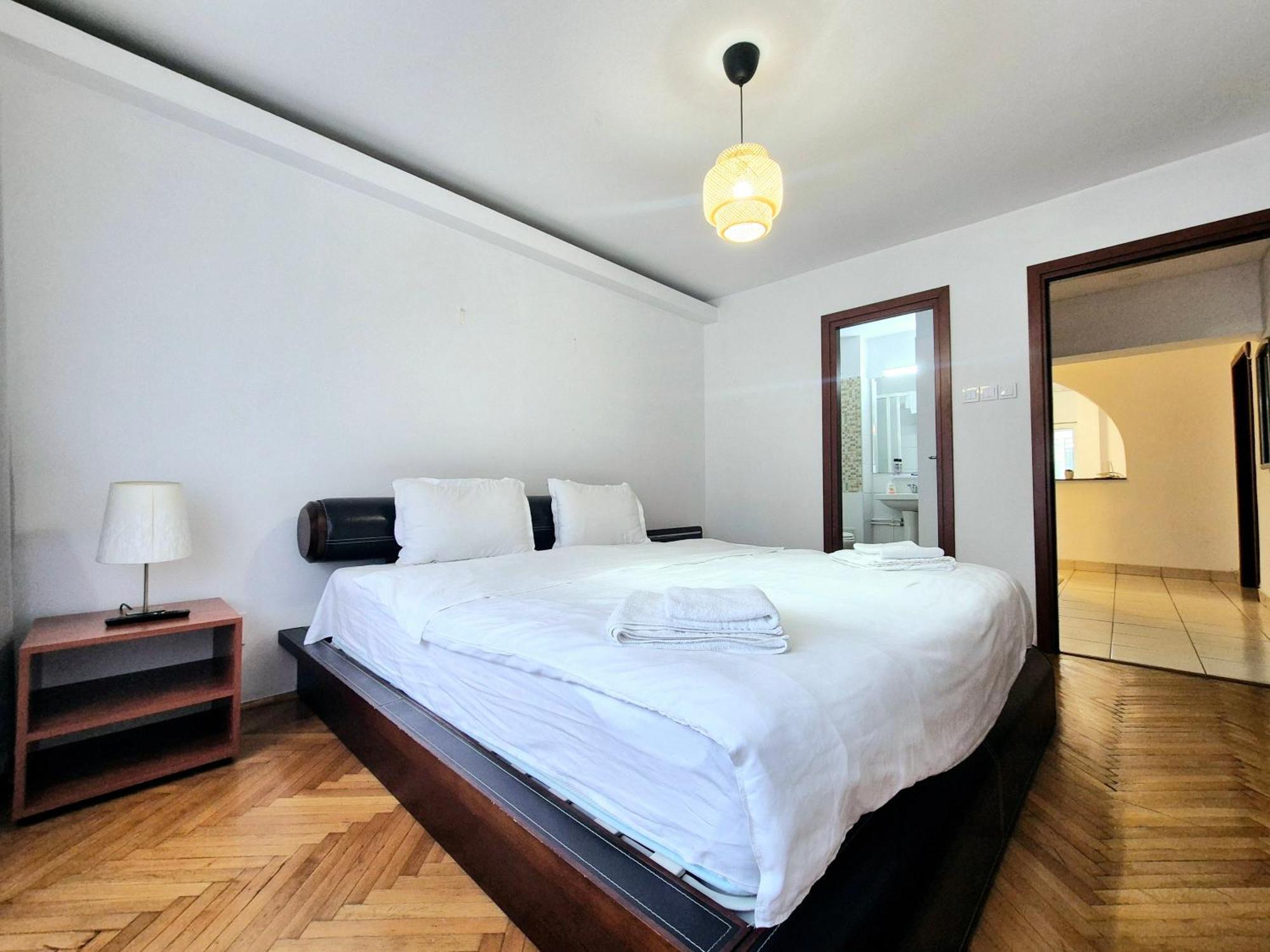 Tranquil Unirii Residence - Elegant & Spacious Living With Parking Steps From Parliament Boekarest Buitenkant foto