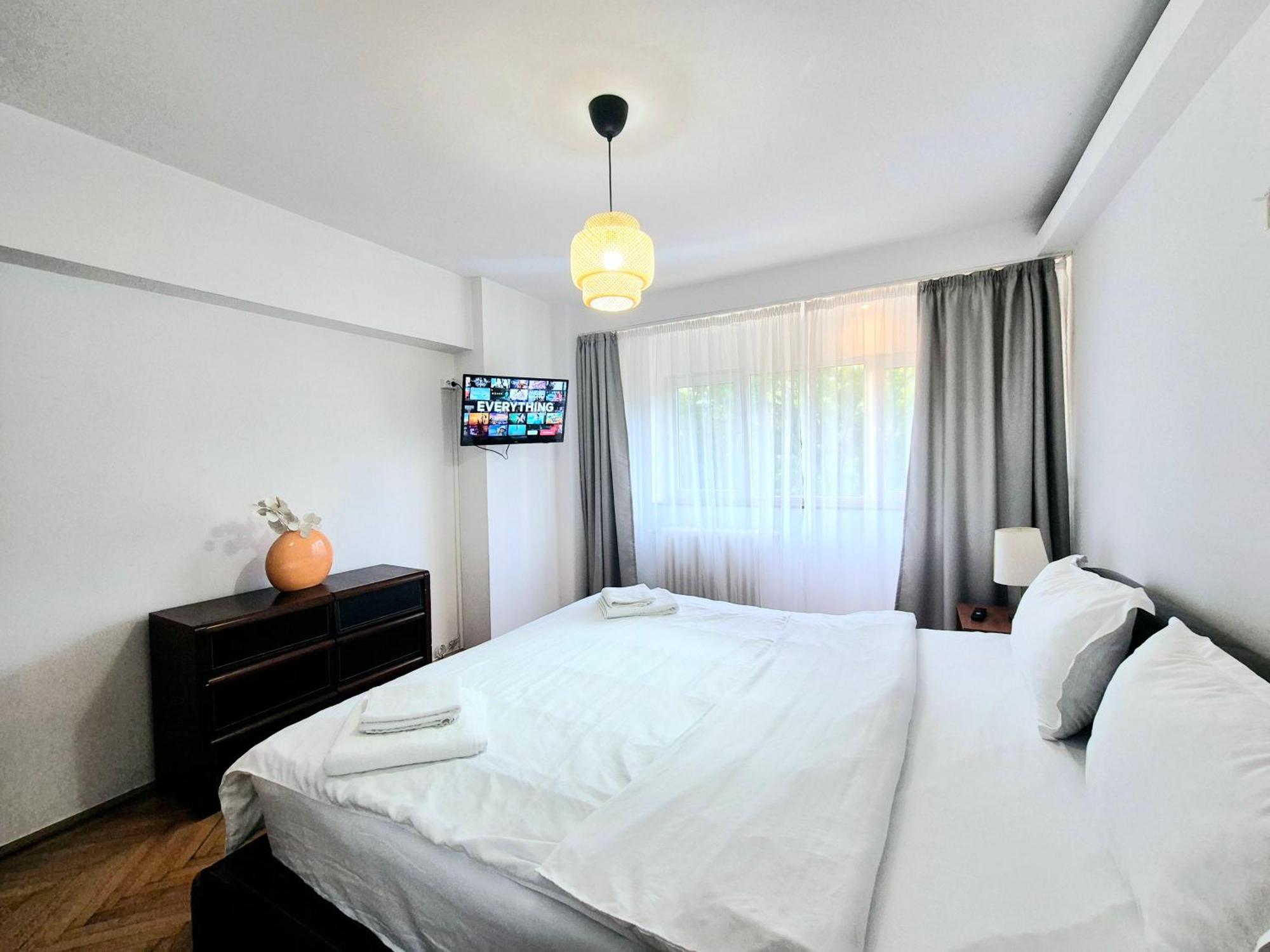 Tranquil Unirii Residence - Elegant & Spacious Living With Parking Steps From Parliament Boekarest Buitenkant foto