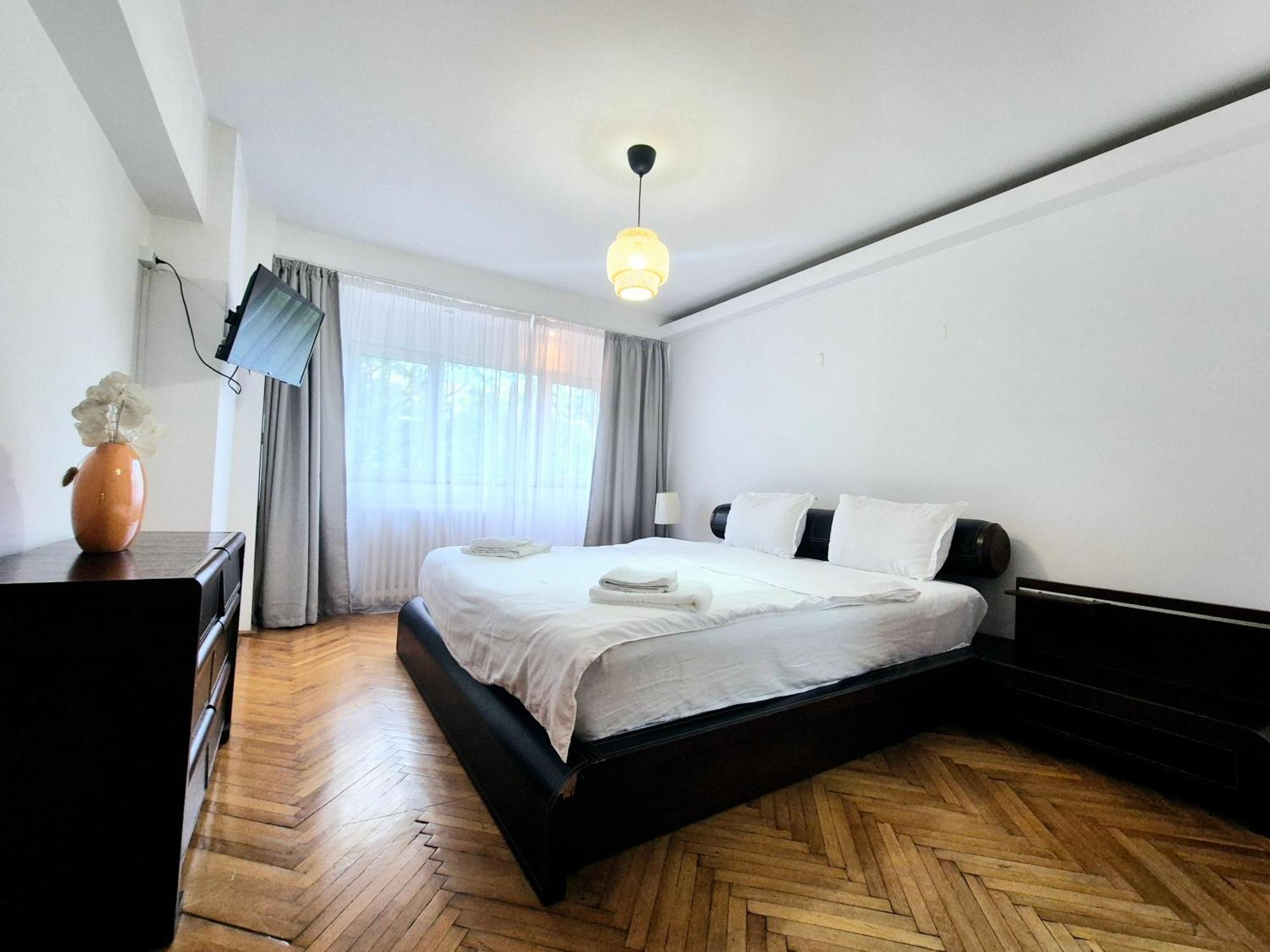 Tranquil Unirii Residence - Elegant & Spacious Living With Parking Steps From Parliament Boekarest Buitenkant foto